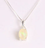 Fijne zilveren hanger met Ethiopische opaal aan ketting afbeelding 1