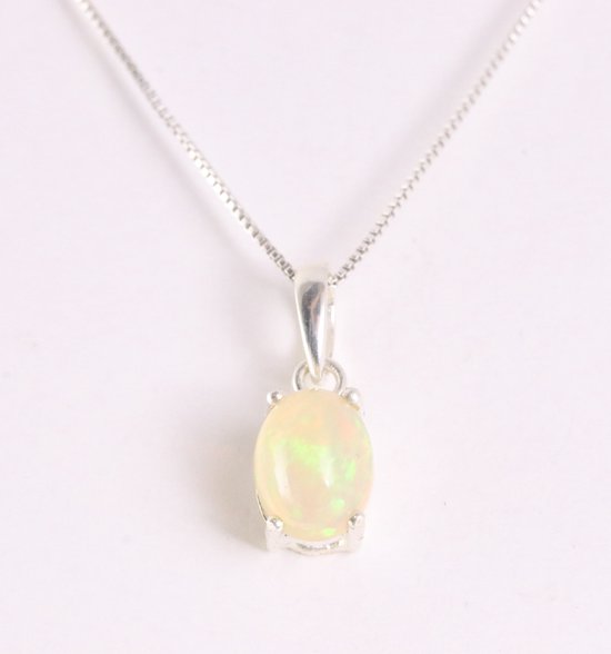 Fijne zilveren hanger met Ethiopische opaal aan ketting afbeelding 1