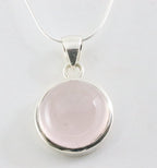 Ronde hoogglans zilveren hanger met rozenkwarts aan ketting afbeelding 1