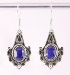 Bewerkte zilveren oorbellen met blauwe saffier afbeelding 1