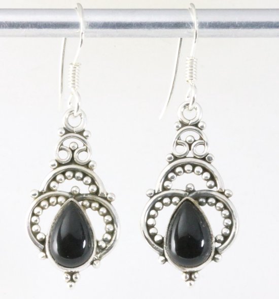 Opengewerkte zilveren oorbellen met onyx afbeelding 1