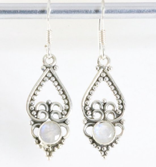 Fijne opengewerkte zilveren oorbellen met regenboog maansteen afbeelding 1