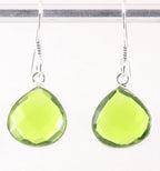 Fijne druppelvormige zilveren oorbellen met peridoot afbeelding 1