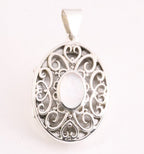 Opengewerkt ovaal zilveren medaillon met parelmoer afbeelding 1