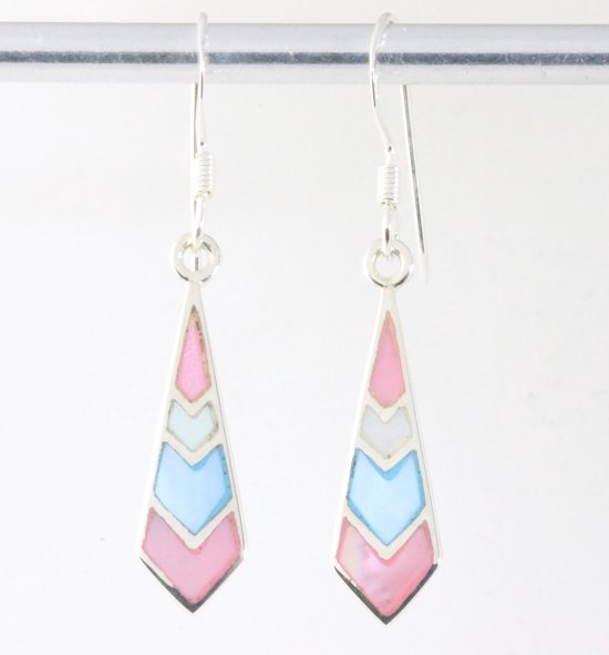 Fijne zilveren oorbellen met veelkleurige schelp afbeelding 1