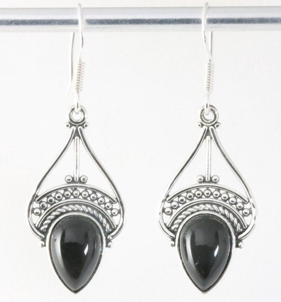 Opengewerkte zilveren oorbellen met onyx afbeelding 1