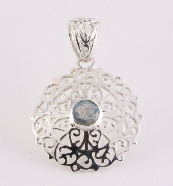 Opengewerkte zilveren hanger met labradoriet afbeelding 1