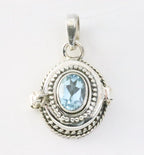 Traditioneel bewerkt zilveren medaillon met blauwe topaas afbeelding 1
