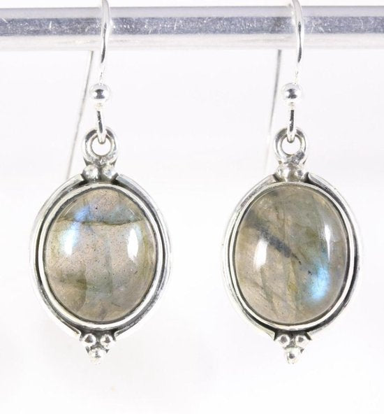 Bewerkte ovale zilveren oorbellen met labradoriet afbeelding 1
