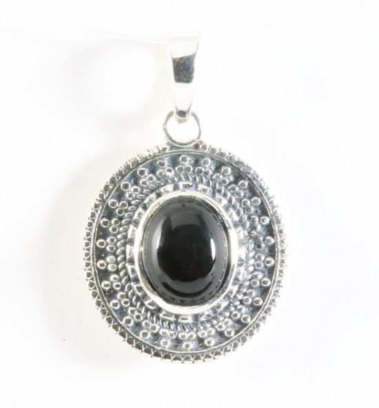 Bewerkte ovale zilveren hanger met onyx afbeelding 1