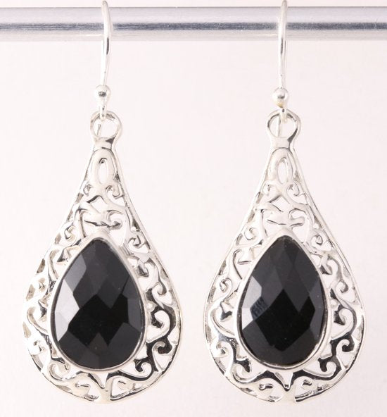 Opengewerkte zilveren oorbellen met onyx afbeelding 1