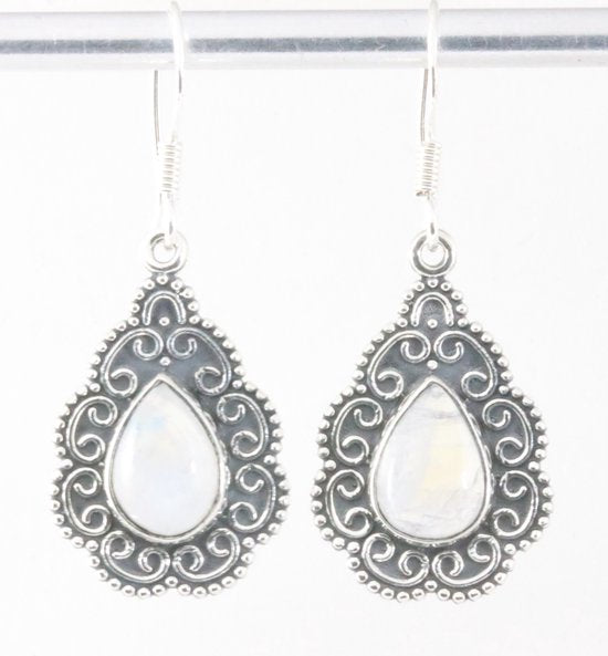 Bewerkte zilveren oorbellen met regenboog maansteen afbeelding 1