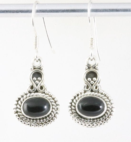 Bewerkte zilveren oorbellen met onyx afbeelding 1