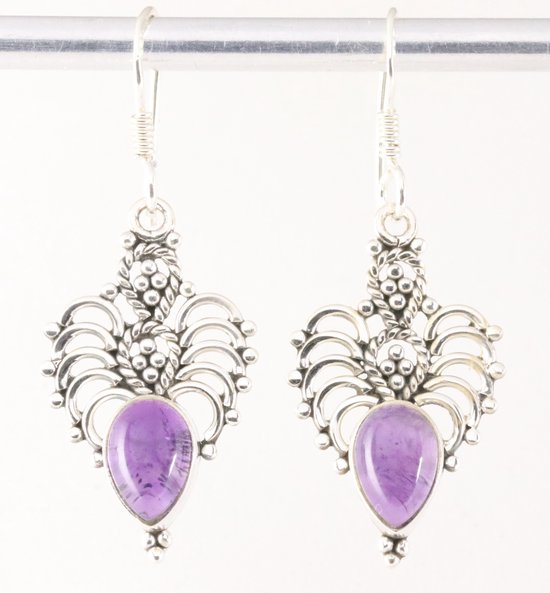 Opengewerkte zilveren oorbellen met amethist afbeelding 1