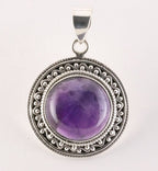 Ronde bewerkte zilveren hanger met amethist afbeelding 1
