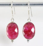 Fijne zilveren oorbellen met robijn afbeelding 1