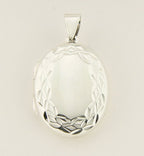 Ovaal bewerkt zilveren medaillon afbeelding 1