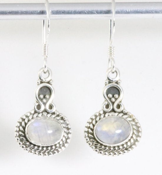 Bewerkte zilveren oorbellen met regenboog maansteen afbeelding 1