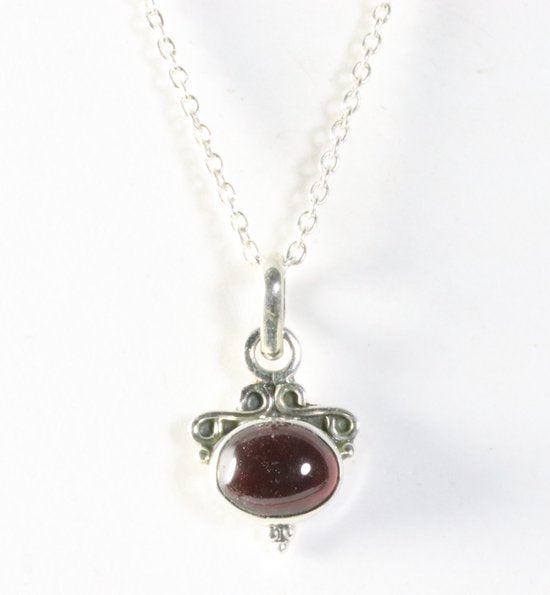 Fijne bewerkte zilveren hanger met granaat aan ketting afbeelding 1