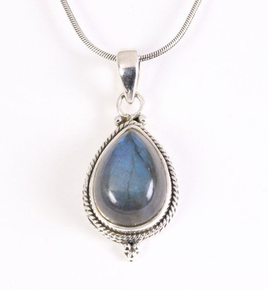 Bewerkte zilveren hanger met labradoriet aan ketting afbeelding 1