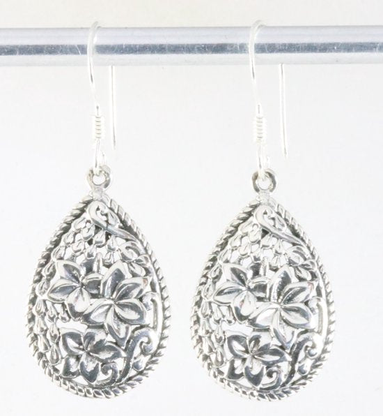 Fijne bewerkte druppelvormige zilveren oorbellen met bloemen afbeelding 1