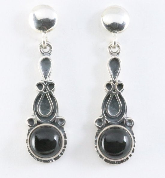 Bewerkte zilveren oorstekers met onyx afbeelding 1