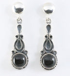 Bewerkte zilveren oorstekers met onyx afbeelding 1