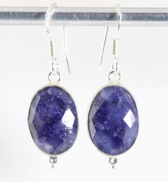 Fijne zilveren oorbellen met blauwe saffier afbeelding 1