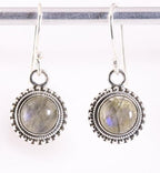 Fijne bewerkte ronde zilveren oorbellen met labradoriet afbeelding 1