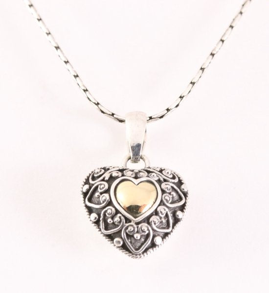 Fijne bewerkte hartvormige zilveren hanger met 18k gouden decoratie aan ketting afbeelding 1