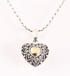 Fijne bewerkte hartvormige zilveren hanger met 18k gouden decoratie aan ketting afbeelding 1