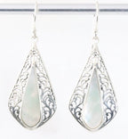 Lange opengewerkte zilveren oorbellen met parelmoer afbeelding 1