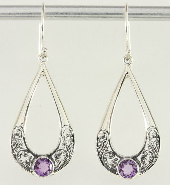 Opengewerkte zilveren oorbellen met amethist afbeelding 1