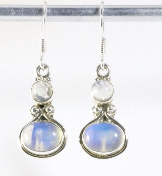 Zilveren oorbellen met vuuropaal afbeelding 1