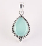 Bewerkte druppelvormige zilveren hanger met aqua chalcedoon afbeelding 1