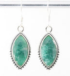 Bewerkte zilveren oorbellen met smaragd afbeelding 1