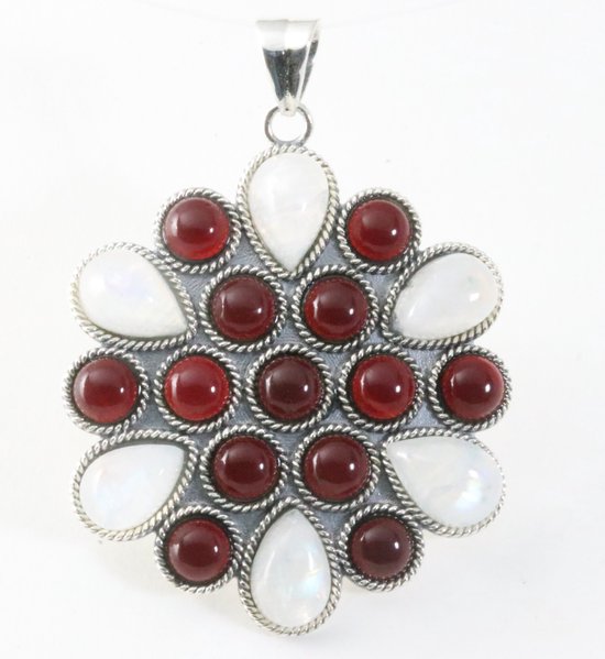 Traditionele bewerkte zilveren hanger met regenboog maansteen en granaat afbeelding 1