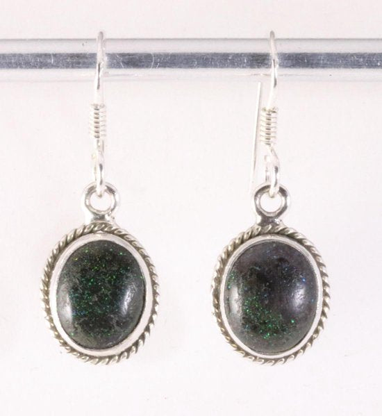 Fijne bewerkte zilveren oorbellen met zwarte opaal afbeelding 1