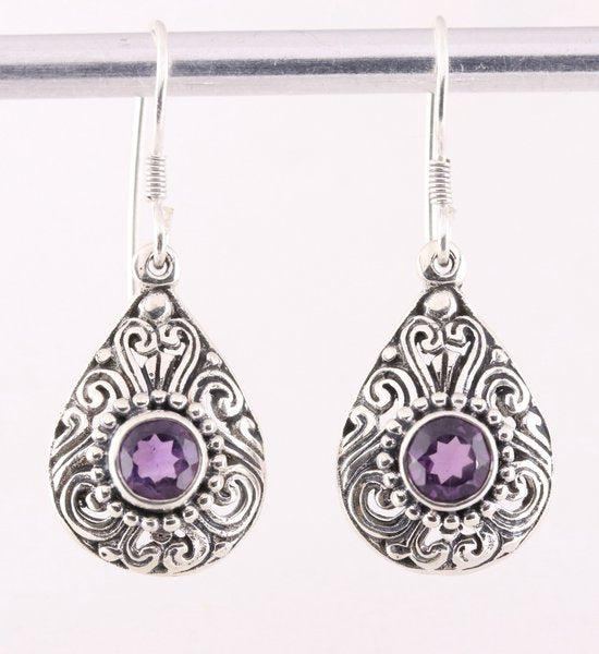 Opengewerkte zilveren oorbellen met amethist afbeelding 1
