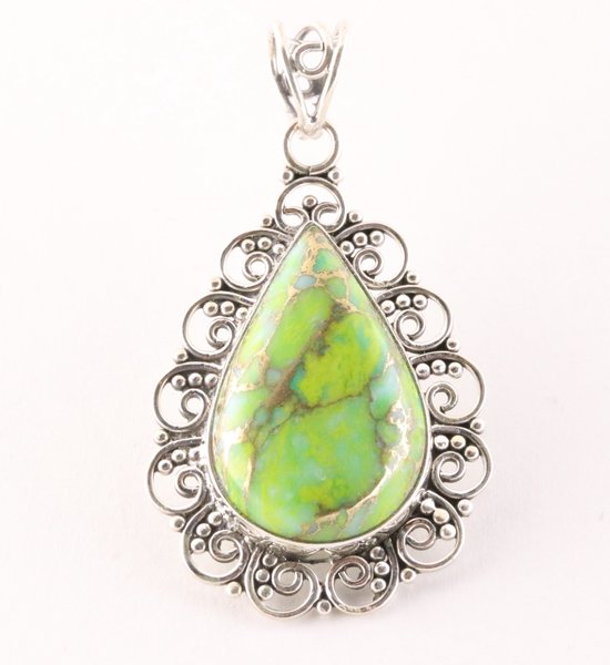 Opengewerkte zilveren hanger met groene koperturkoois afbeelding 1