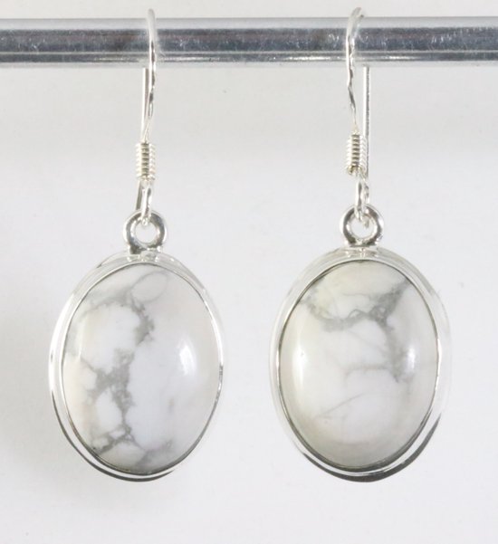 Ovale zilveren oorbellen met howliet afbeelding 1