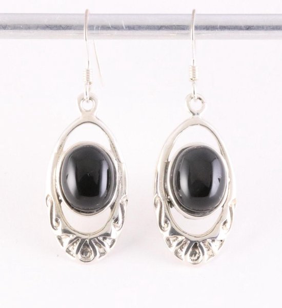 Opengewerkte zilveren oorbellen met onyx afbeelding 1