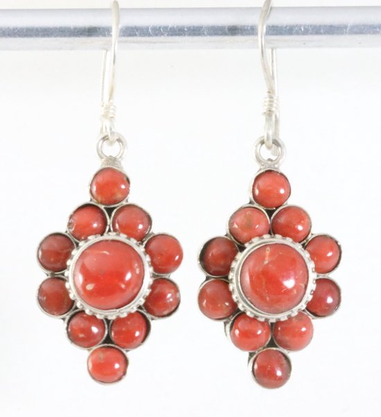 Traditionele bewerkte zilveren oorbellen met rode koraal steen afbeelding 1