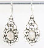 Opengewerkte zilveren oorbellen met regenboog maansteen afbeelding 1