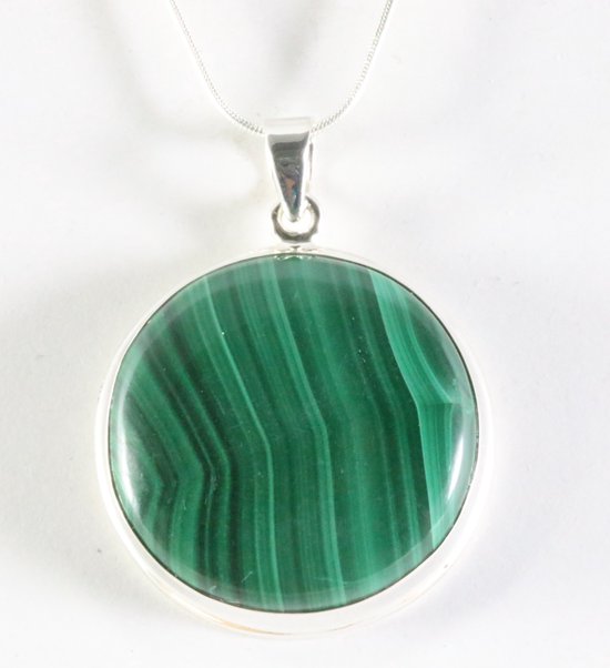 Ronde hoogglans zilveren hanger met malachiet aan ketting afbeelding 1