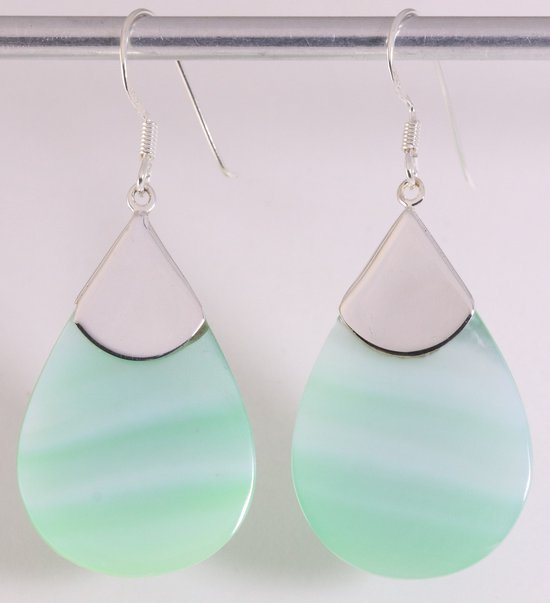 Druppelvormige zilveren oorbellen met groene parelmoer afbeelding 4