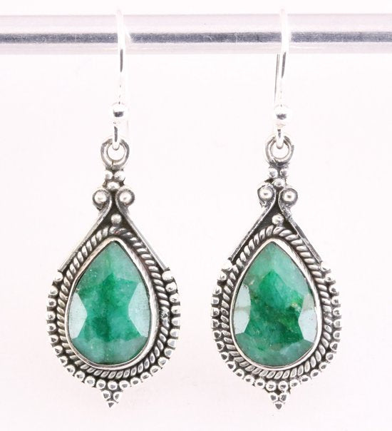 Bewerkte zilveren oorbellen met smaragd afbeelding 1