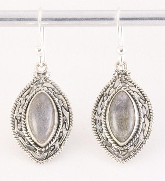 Bewerkte zilveren oorbellen met labradoriet afbeelding 1
