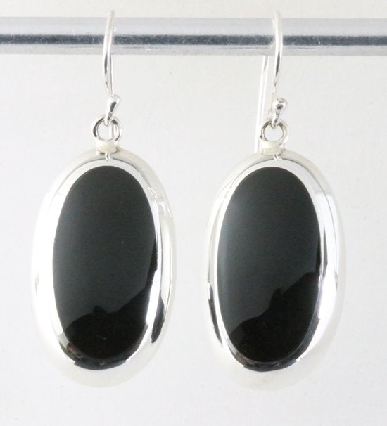 Ovale hoogglans zilveren oorbellen met onyx afbeelding 1