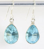 Druppelvormige zilveren oorbellen met blauwe topaas afbeelding 1